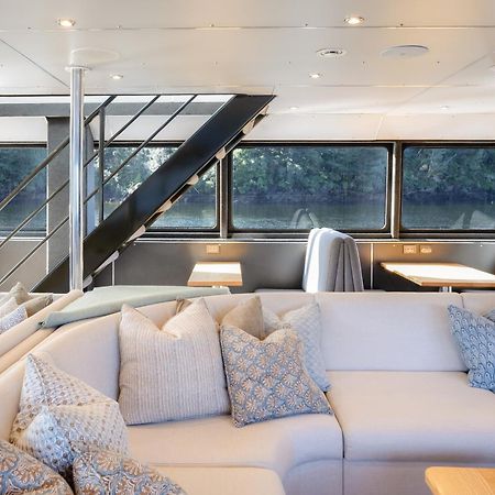 Milford Sound Overnight Cruise - Fiordland Discovery Екстериор снимка