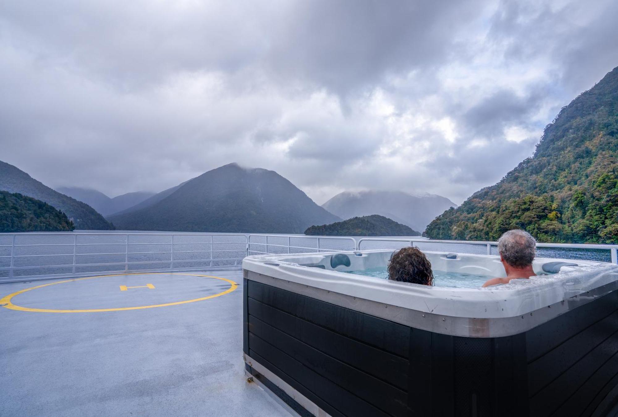 Milford Sound Overnight Cruise - Fiordland Discovery Екстериор снимка