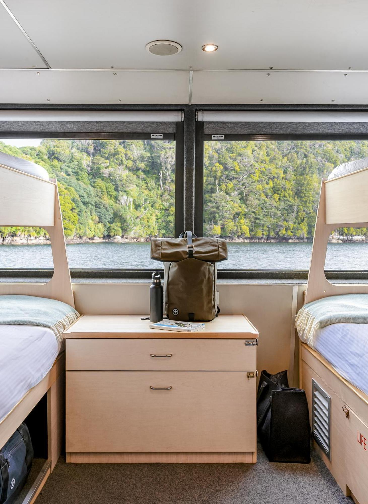 Milford Sound Overnight Cruise - Fiordland Discovery Екстериор снимка