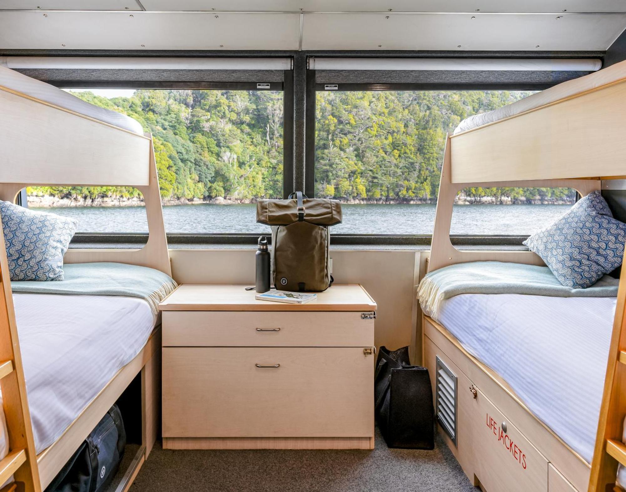 Milford Sound Overnight Cruise - Fiordland Discovery Екстериор снимка