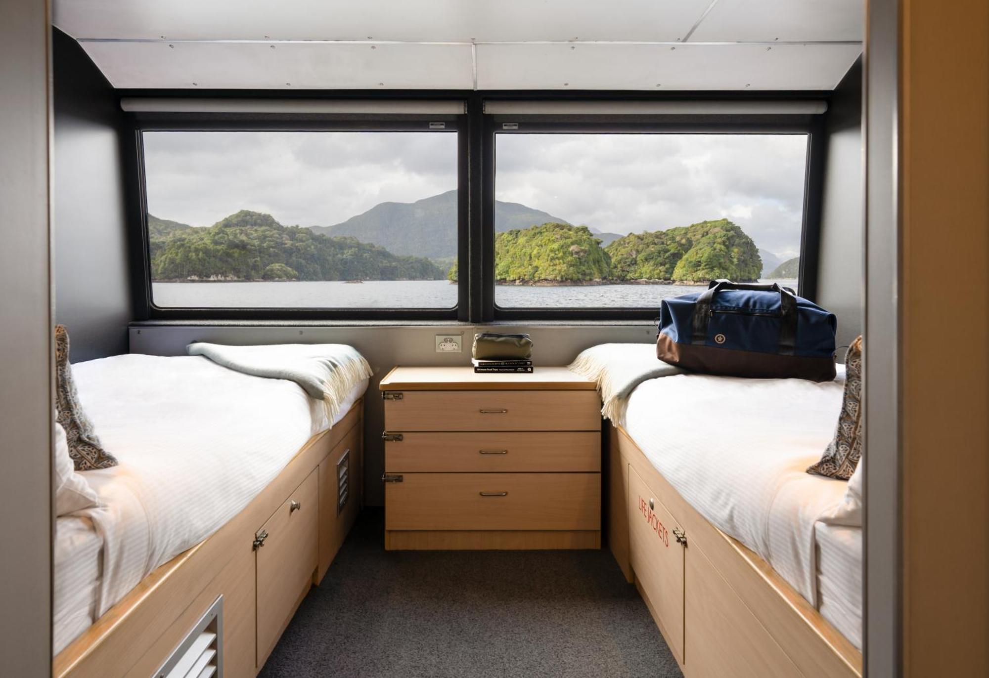 Milford Sound Overnight Cruise - Fiordland Discovery Екстериор снимка