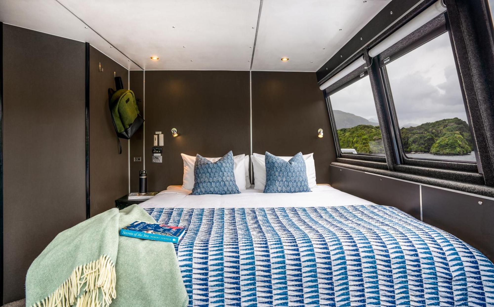 Milford Sound Overnight Cruise - Fiordland Discovery Екстериор снимка