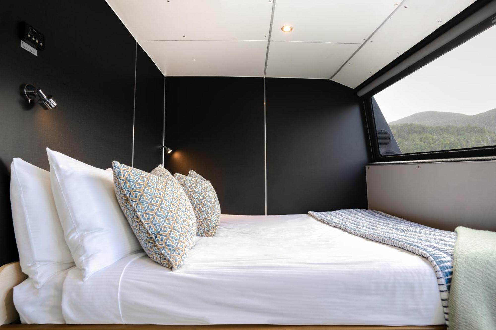Milford Sound Overnight Cruise - Fiordland Discovery Екстериор снимка