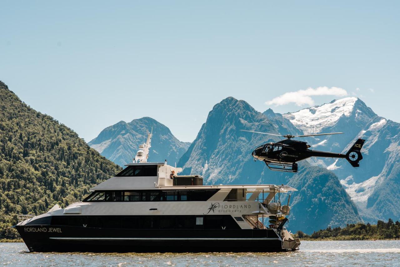 Milford Sound Overnight Cruise - Fiordland Discovery Екстериор снимка
