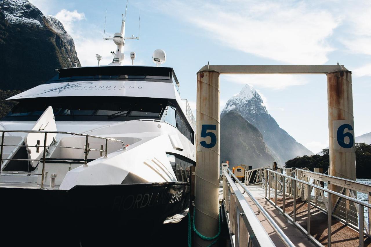 Milford Sound Overnight Cruise - Fiordland Discovery Екстериор снимка