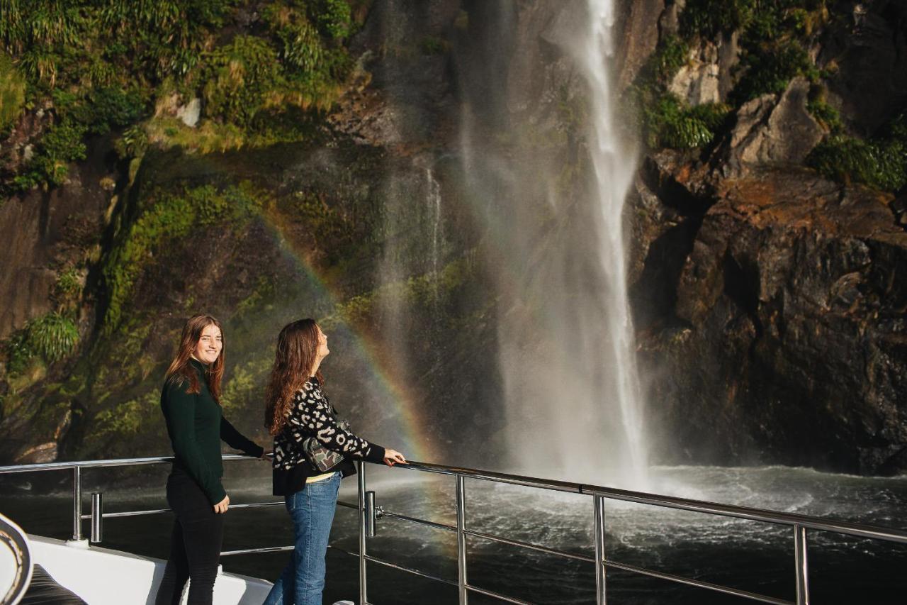 Milford Sound Overnight Cruise - Fiordland Discovery Екстериор снимка
